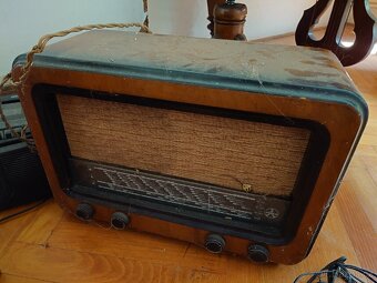 Elektronkové rádio Tesla Romance - 2