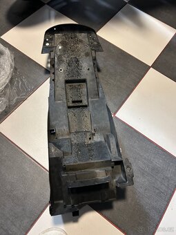 Suzuki gsxr 600 podsedlový plast - 2