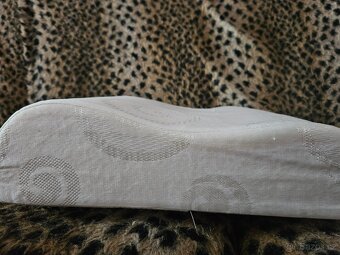 anatomický polštář 39 cm x 37 cm - 2