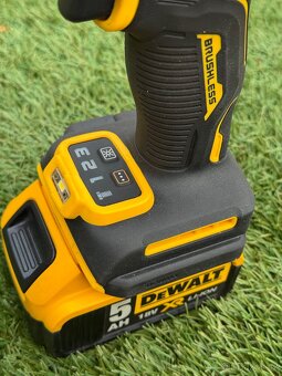 Dewalt DCF961 rázový utahovák 18V momentem až 2373 Nm TOP - 2