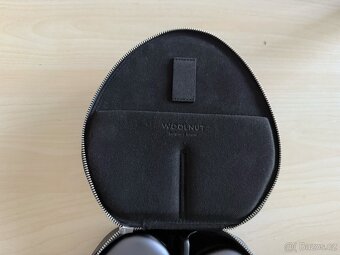 Kožené pouzdro pro AirPods Max černé Woolnut - 2