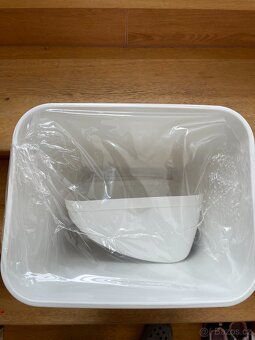 Odpadkový plastový koš s víkem - 2