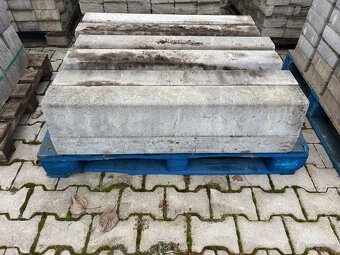 Silniční obrubník nový - 2