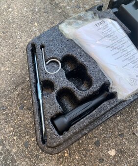 Sada na opravu pneu Volkswagen - 2