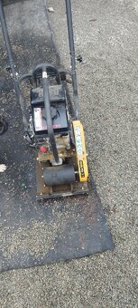 Prodám motorovou vibrační desku. - 2