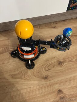Lego 42179 Země a měsíc - 2