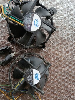 Poskozene vetraky k CPU LGA775 + kryty GPU - 2