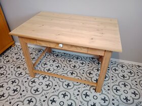 Starý smrkový stůl s trnoží po renovaci - 2