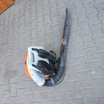 Zádový fukar stihl br550 - 2