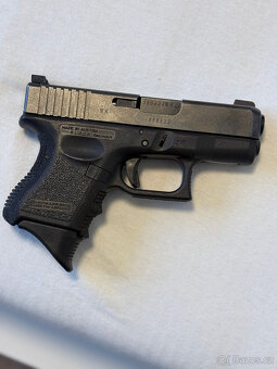 Glock 26 + Trijicon tritium mířidla, stojina 2kg - 2