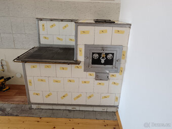 Kachlová kamna z 20.let minulého století - 2