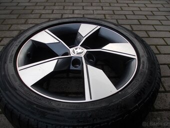 KUSOVKA 1KS ALU ŠKODA5x112  7x17 ET45. 5E0601025T - 2