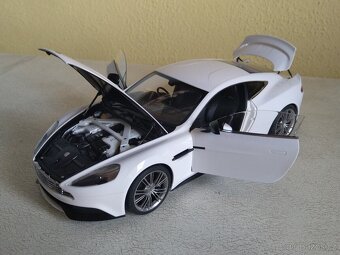 Modely aut 1/18 (Redukce sbírky) - 2