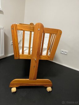 Dřevěná kolébka - 2