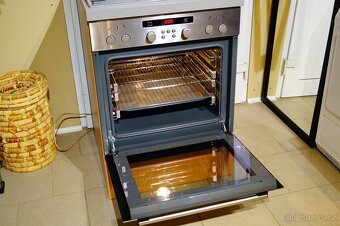 Siemens nerezový vestavný sporák HE23U532, lyžiny - 2