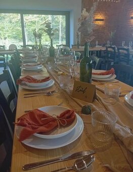 Svatební dekorace ke stolování - oranžové látkové ubrousky - 2