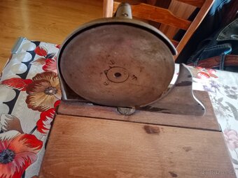 Kráječ na chleba retro 1000kč - 2