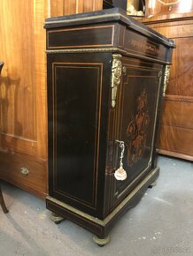 Starožitná intarzovaná skříňka s mramorovou deskou - 2