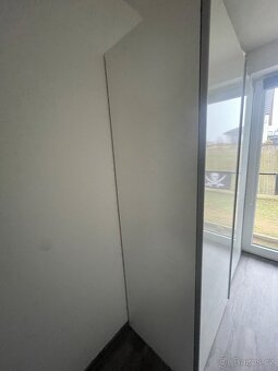 Šatní skříň 154x210x60 bílá dřeotříska - 2