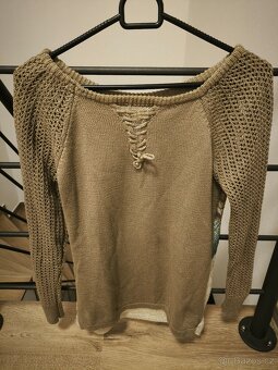 Svetr, mikina a sukně - 2