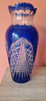 Modrá broušená křišťálová váza – české sklo - 2