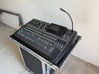 Behringer X32 + karta X-UF - 2