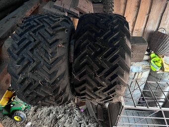Prodám pneu 31-15,50r15 - 2