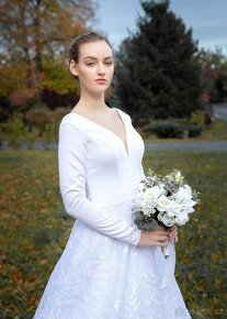 Bílé svatební šaty - 2