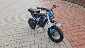 Elektrická motorka MRM eDIRT 1600W modrý kola 12/10 Baterie - 2