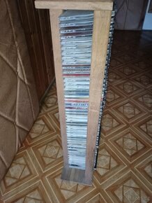 Prodám 3ks stojanů na CD z masivního tvrdého dřeva - 2