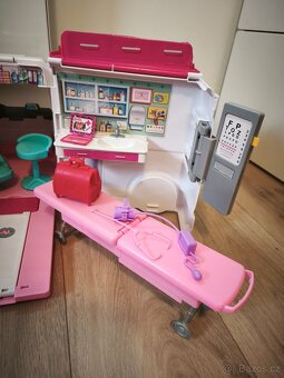 Sanitka pro Barbie - 2