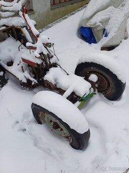 Traktůrek během motoru - 2