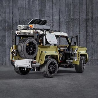 NOVÉ Land Rover Defender - 2573ks kostek - 2