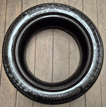 sleva Continental 235-50 V XL, Premium contact 6 - 2