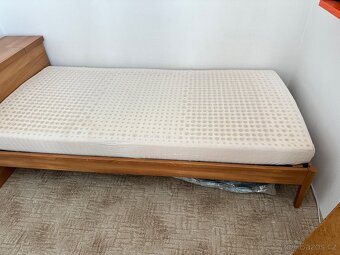 Postel s úložným prostorem, roštem i matrací - 2