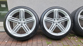 Audi Pompei original R20 9J×20H2 ET37 s pneu 255/35 R20 - 2