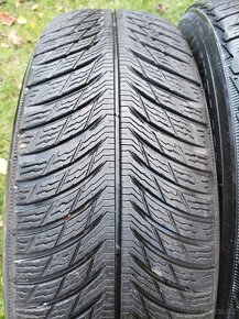 2 zimní pneumatiky Michelin 215/65/17 5,5mm 2021 - 2