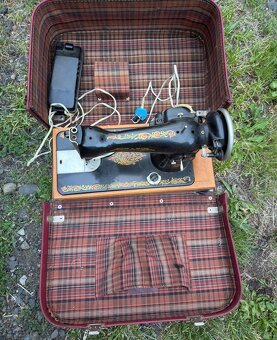 Retro šicí stroj Singer v kufru - 2
