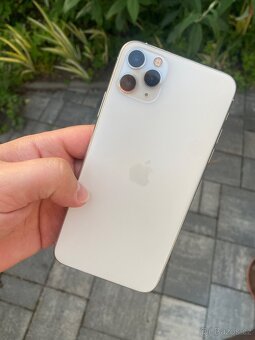 iPhone 11 PRO MAX 256Gb, malé škrábánce - 2
