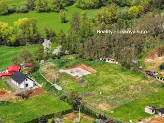 Prodej stavební parcely se základovou deskou a lesem ve Rty - 2