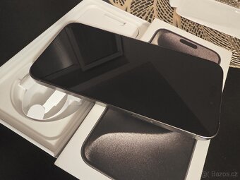 iPhone 15 Pro Max 256 GB – Přírodní titan – TOP STAV
- 2