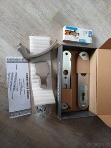 Prodám NOVÉ dveře 90P + zárubně + kování. - 2