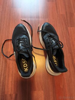 Pánské běžecké boty Kiprun KD500.3 - vel.42 - v záruce - 2