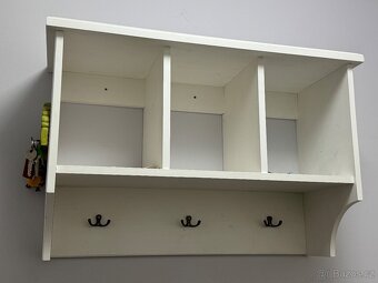 Věšák s úložným prostorem - masiv - 2