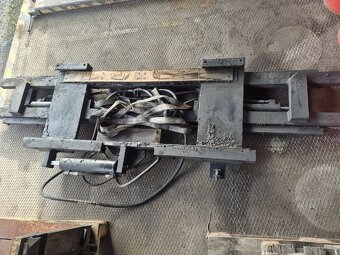 Přídavné zařízení k VZV na 3 palety s pozicionerem ISO4 - 2