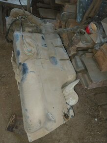 Citroenc4 16i16v80kw palivová nádrž - 2