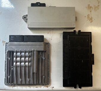 Řídicí jednotky BMW E90 325xi - 2