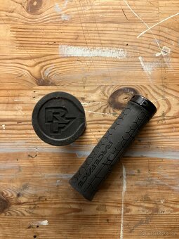 Gripy Raceface_PRODANO - 2