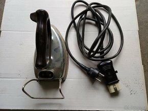 Stará elektrická žehlička - 2