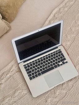 Macbook Air 13-palcový (2017) - 2